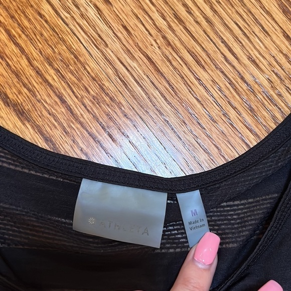 Athleta Woman’s Black Athletic Tank With See Through Back Size M - Picture 4 of 6